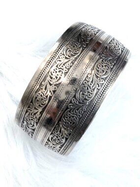 Gorgeous Sterling Silver Wrist Cuff.  Hand Engraved, Timeless Etched Design